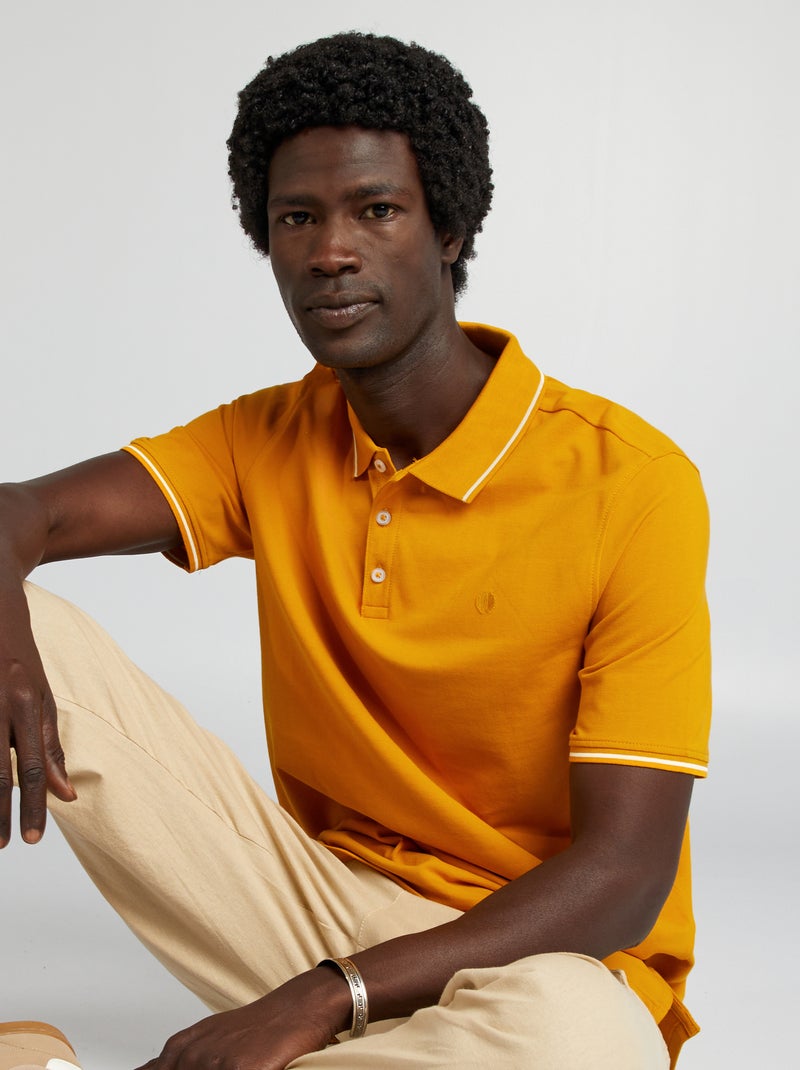 Polo em piqué de algodão com bordado frontal AMARELO - Kiabi