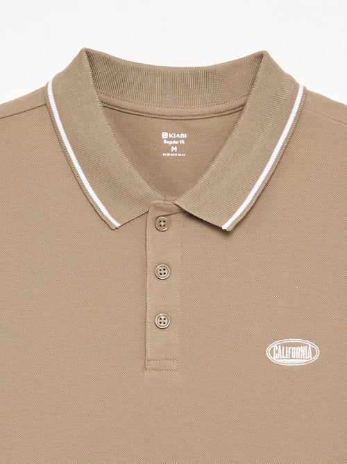 Polo em piqué de algodão com bordado frontal - Kiabi