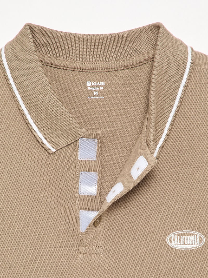 Polo em piqué de algodão com bordado frontal Bege - Kiabi