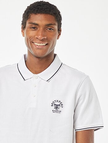 Polo em piqué de algodão com bordado frontal