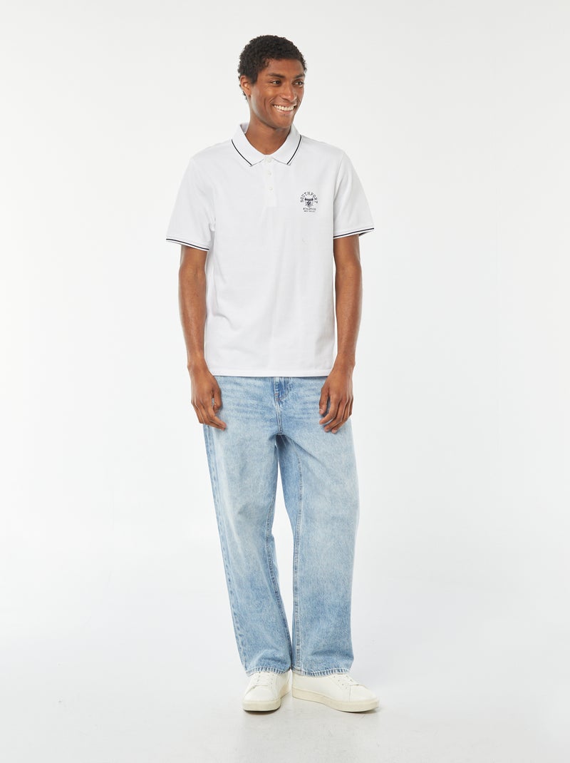 Polo em piqué de algodão com bordado frontal BRANCO - Kiabi