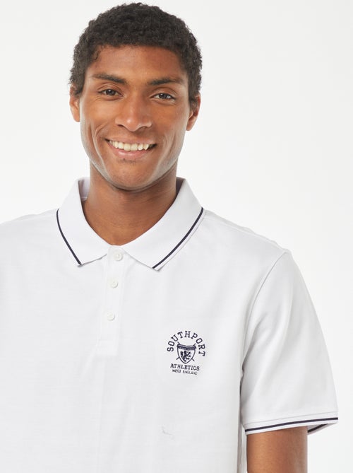 Polo em piqué de algodão com bordado frontal - Kiabi