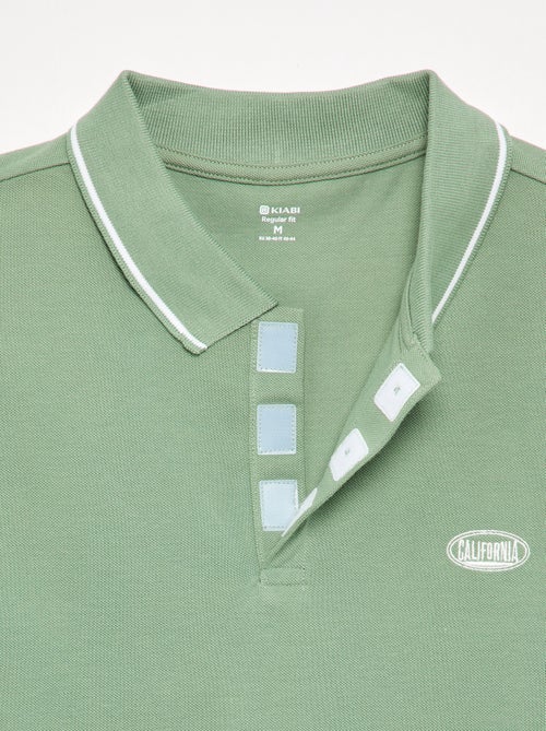 Polo em piqué de algodão com bordado frontal - Kiabi Polo em piqué de algodão com bordado frontal - Kiabi