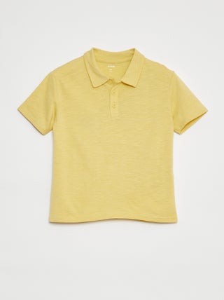Polo liso com estampado
