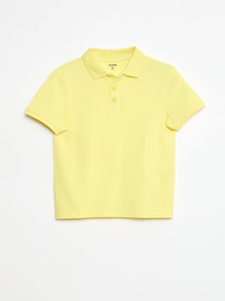 Polo liso em malha piqué