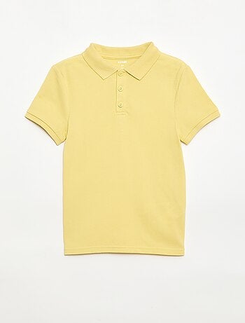 Polo liso em malha piqué