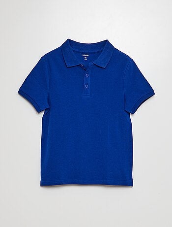 Polo liso em malha piqué