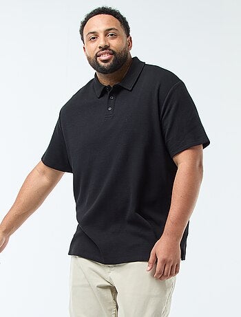 Polo regular em malha com relevo