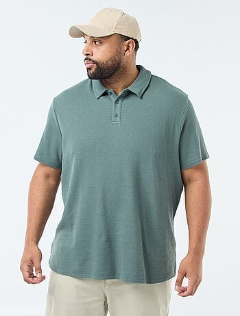 Polo regular em malha com relevo