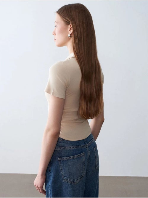 Polo t-shirt cropped de mulher slim fit dilvin - Kiabi Polo t-shirt cropped de mulher slim fit dilvin - Kiabi