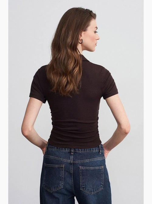 Polo t-shirt cropped de mulher slim fit dilvin - Kiabi Polo t-shirt cropped de mulher slim fit dilvin - Kiabi