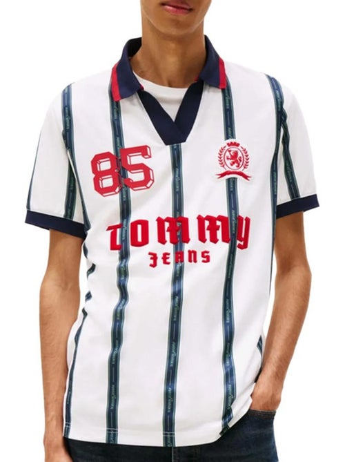 Polo Tommy Hilfiger para Homem Branco/Preto/Vermelho DM0DM22073 - Kiabi Polo Tommy Hilfiger para Homem Branco/Preto/Vermelho DM0DM22073 - Kiabi