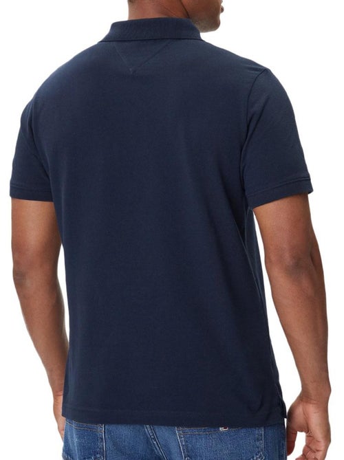Polo Tommy Hilfiger Regular Fit Linear Marinho para Homem - Kiabi Polo Tommy Hilfiger Regular Fit Linear Marinho para Homem - Kiabi