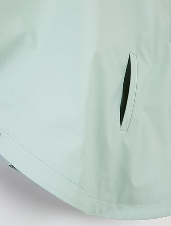 Poncho de material emborrachado com capuz - coleção fácil de vestir