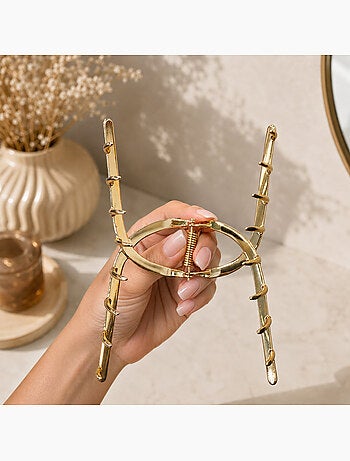Prendedor caranguejo em metal com acabamento dourado