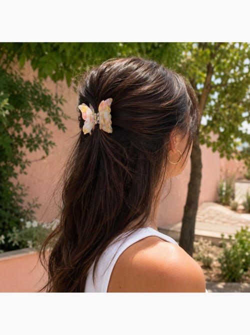Prendedor de cabelo borboleta em resina marmorizada - Kiabi