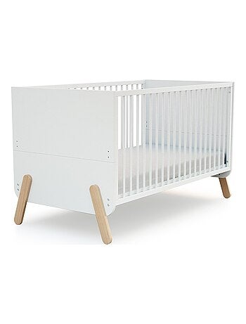 Quarto de bebé com cama, fraldário e roupeiro pirate de madeira