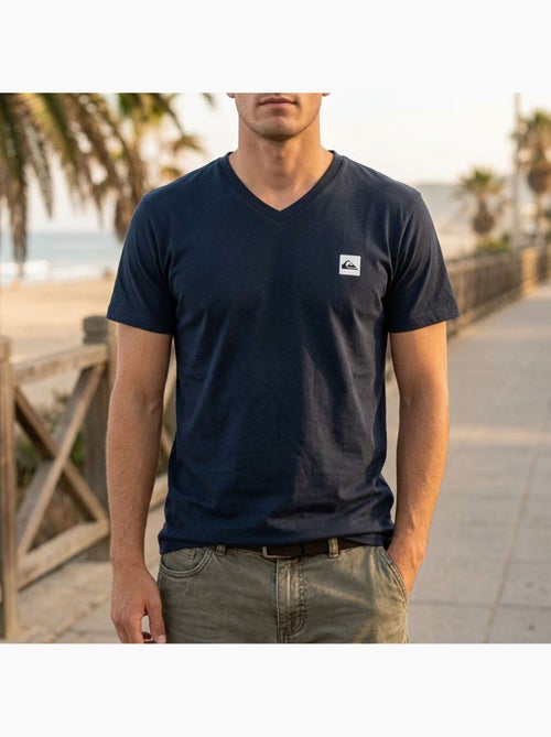 Quiksilver Pack de 2 T-Shirts Homem 100% Algodão Decote Redondo ou V - Kiabi Quiksilver Pack de 2 T-Shirts Homem 100% Algodão Decote Redondo ou V - Kiabi