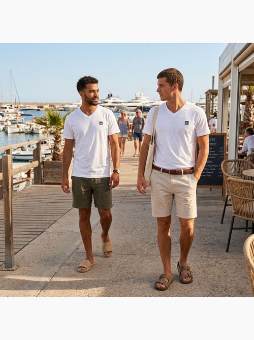 Quiksilver Pack de 2 T-Shirts Homem 100% Algodão Decote Redondo ou V - Kiabi Quiksilver Pack de 2 T-Shirts Homem 100% Algodão Decote Redondo ou V - Kiabi