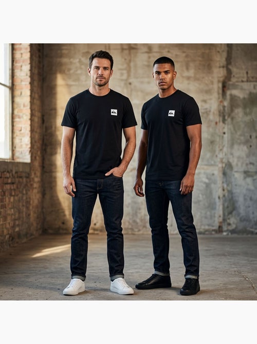 Quiksilver Pack de 2 T-Shirts Homem 100% Algodão Decote Redondo ou V - Kiabi Quiksilver Pack de 2 T-Shirts Homem 100% Algodão Decote Redondo ou V - Kiabi