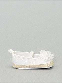 Sabrinas com bordado inglês - Kiabi