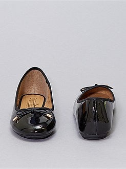 Sabrinas envernizadas para tamanhos grandes - Kiabi