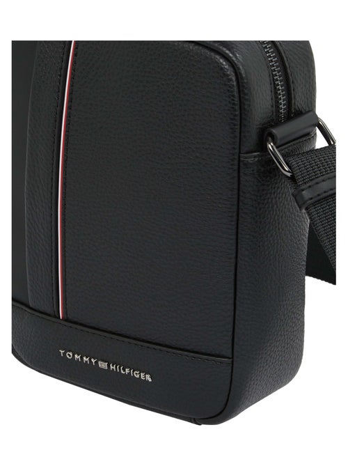 Sacoche Tommy Hilfiger Central Mini para Homem em Preto - Kiabi Sacoche Tommy Hilfiger Central Mini para Homem em Preto - Kiabi
