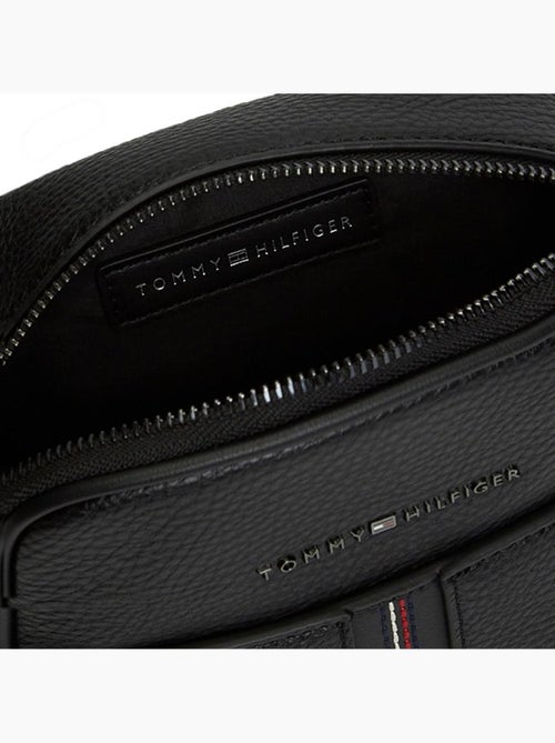 Sacoche Tommy Hilfiger Repreve Preta para Homem - Kiabi Sacoche Tommy Hilfiger Repreve Preta para Homem - Kiabi