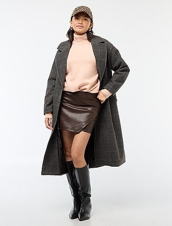 Saia-calção em imitação de couro lisa