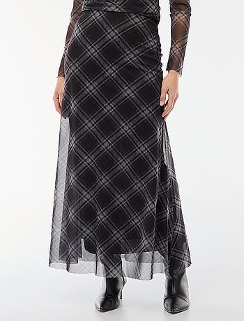 Saia comprida em mesh com padrão de xadrez