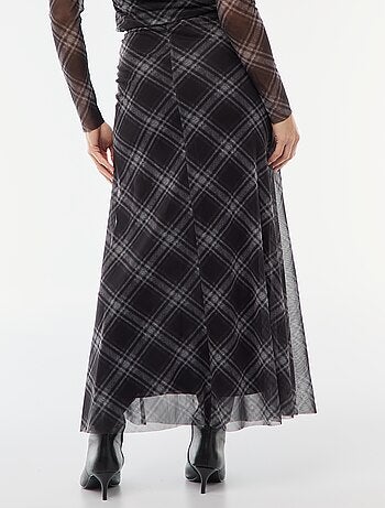 Saia comprida em mesh com padrão de xadrez