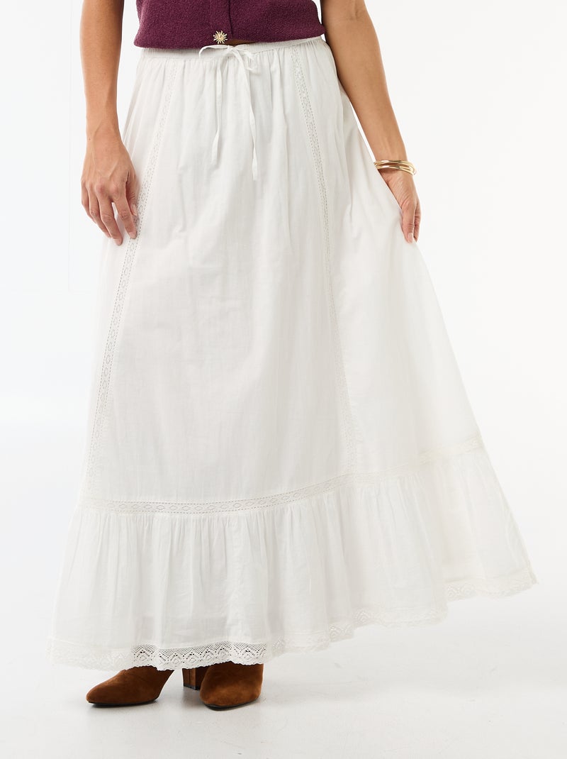Saia comprida evasé com macramé Branco - Kiabi