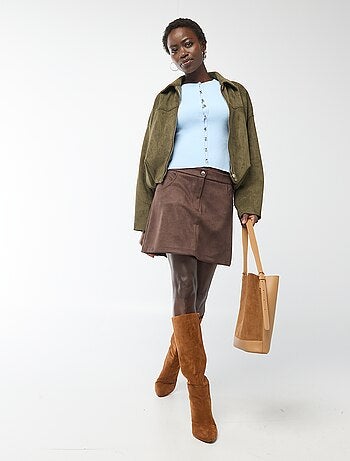 Saia curta em camurça