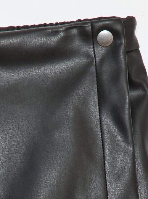 Saia curta em imitação de couro - Kiabi