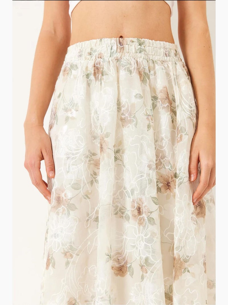 Saia evasé com cintura elástica, tule bordado floral e forro detalhado lucci Branco sujo - Kiabi