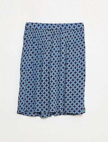 Saia evasê leve com padrão wax