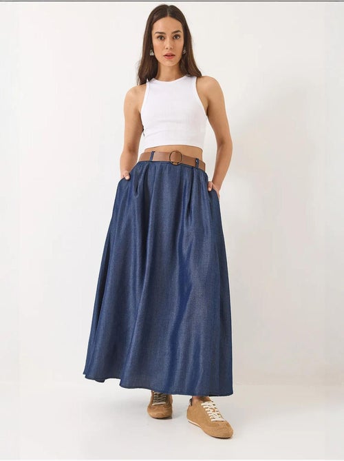 Saia longa flare em ganga com cinto e bolsos lucci - Kiabi Saia longa flare em ganga com cinto e bolsos lucci - Kiabi