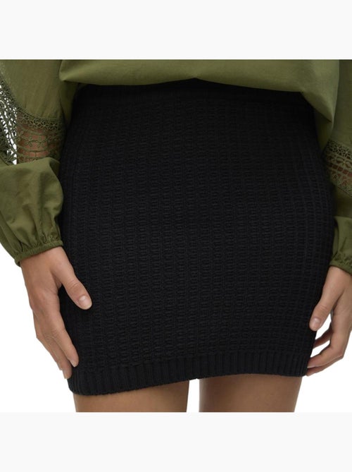 Saia Malha Preta Vero Moda Omega para Mulher - Kiabi Saia Malha Preta Vero Moda Omega para Mulher - Kiabi