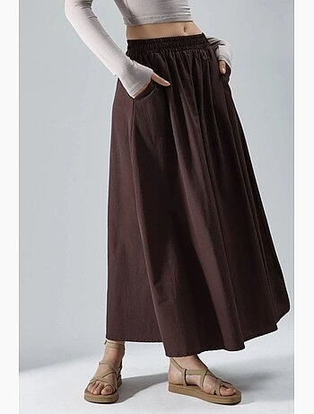 Saia maxi com cintura elástica e bolsos busem