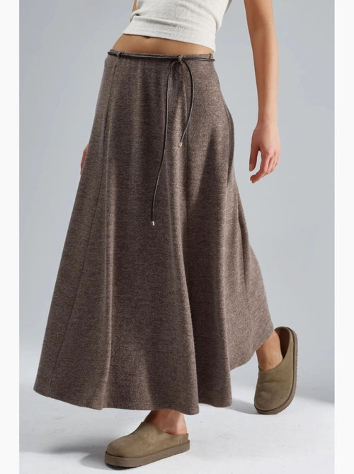 Saia maxi texturizada com detalhe de laço busem - Kiabi Saia maxi texturizada com detalhe de laço busem - Kiabi
