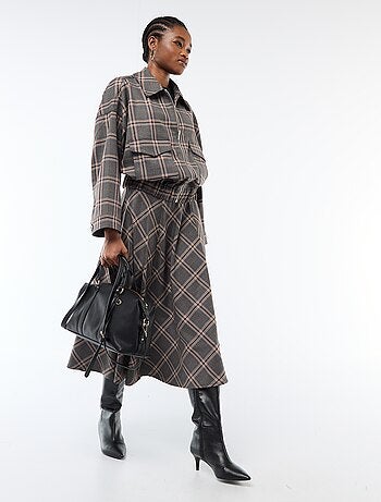 Saia midi aos quadrados