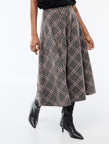 Saia midi aos quadrados