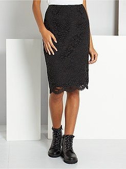 Saia pelo joelho em renda - Kiabi