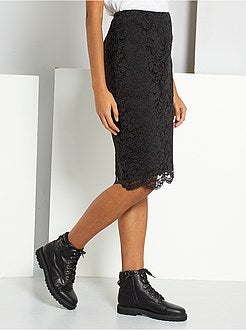 Saia pelo joelho em renda - Kiabi