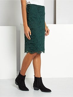 Saia pelo joelho em renda - Kiabi