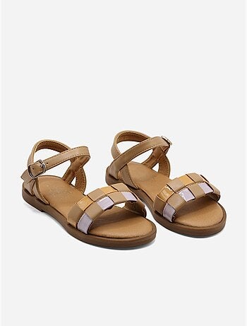 Sandálias com tiras