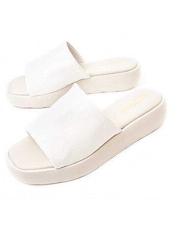 Sandália baixa couro natural wikers