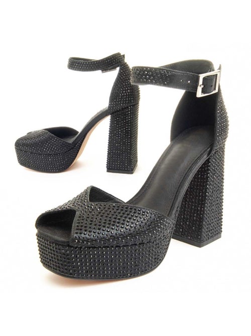 Sandália Com Salto Material Sintético E Têxtil Montevita - Kiabi Sandália Com Salto Material Sintético E Têxtil Montevita - Kiabi