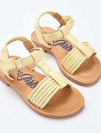 Sandália de tira larga