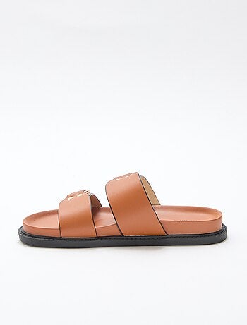 Sandália rasteira com tiras duplas